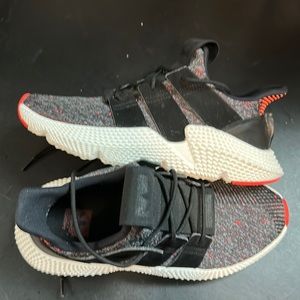 adidas Prophere men’s sneaker
Core Black Solar Red